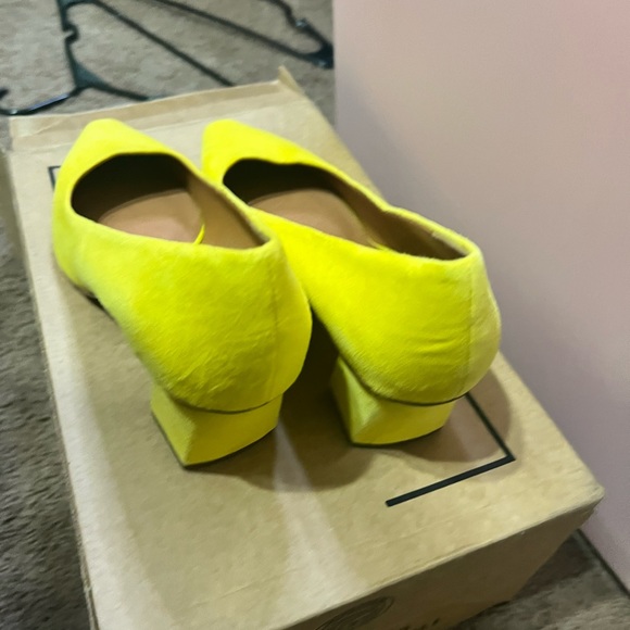Yellow Sarto By Franco Heels Suade - Picture 2 of 3